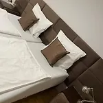 Barcelona Chillinghouse 10 3Min Von Ice, Netflix,Garten *
