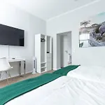 Barcelona Chillinghouse 10 3Min Von Ice, Netflix,Garten * Siegburg