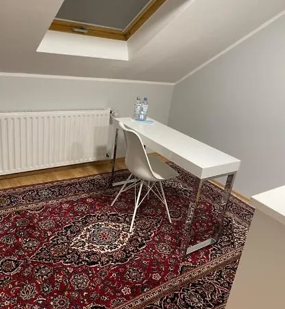 Barcelona . Chillinghouse # 10, 3 Min. Von Ice, Netflix, Garten * Siegburg