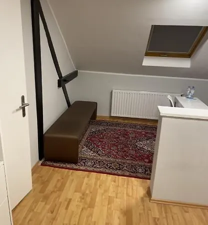 Barcelona . Chillinghouse # 10, 3 Min. Von Ice, Netflix, Garten