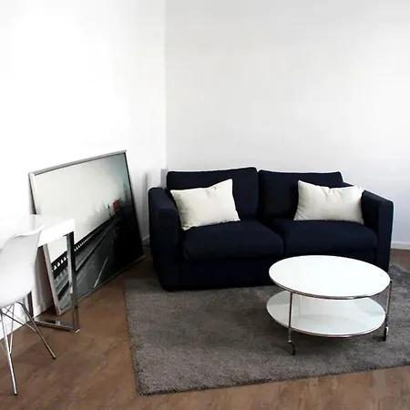 Barcelona Chillinghouse 10 3Min Von Ice, Netflix,Garten * Siegburg